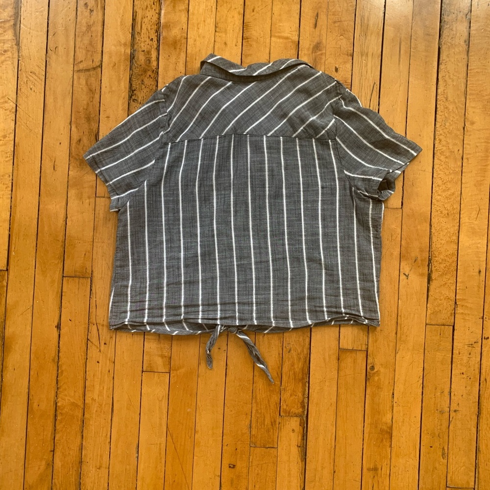 Universal Thread Cropped Button Down - Picture 3 of 5